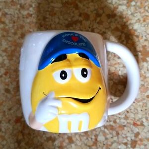 M&M CUP yellow face blue ballon cap like new. /Mug